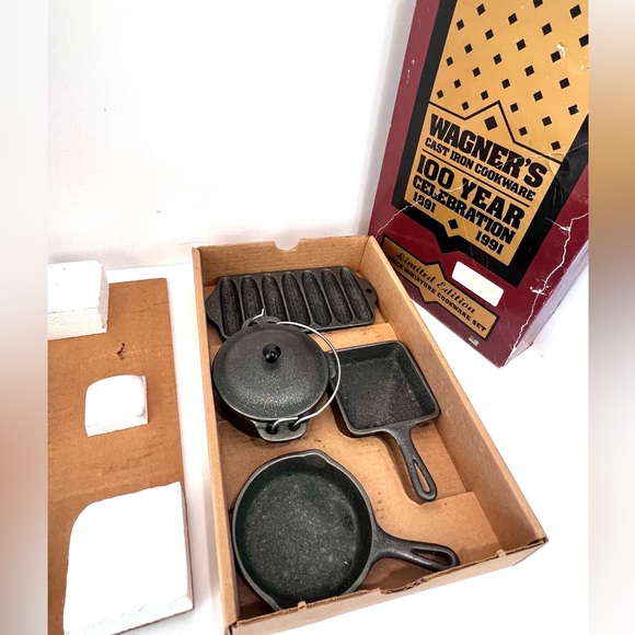 Vintage WAGNER WARE 100 YR ANNIVERSARY 1891 MINI 5 PIECE CAST IRON COOKWARE SET - Picture 1 of 6
